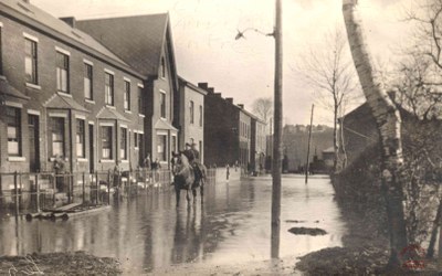 Inondation de la Sambre jusqu'à la rue des glaces nationales