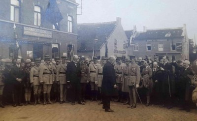 Rassemblement de militaires derrière la gare (après 1914)