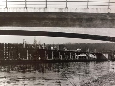 Auvelais : Pont de la rue des Glaces Nationales