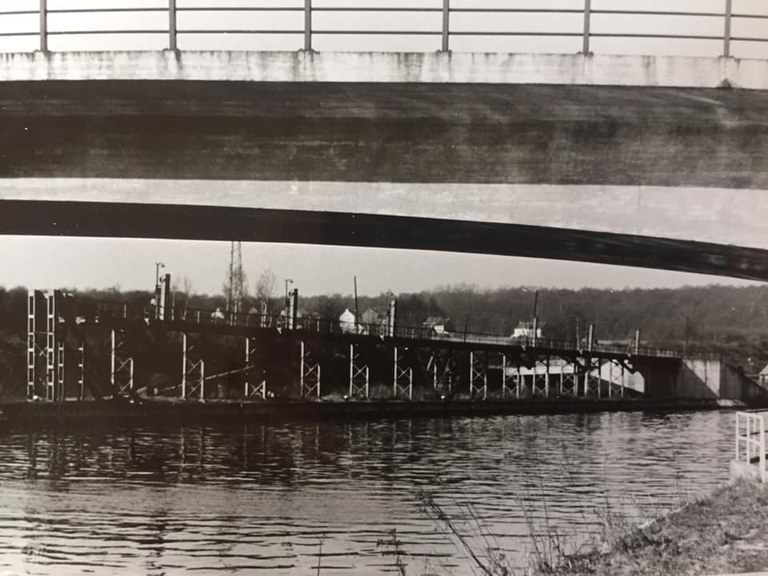Auvelais : Pont de la rue des Glaces Nationales