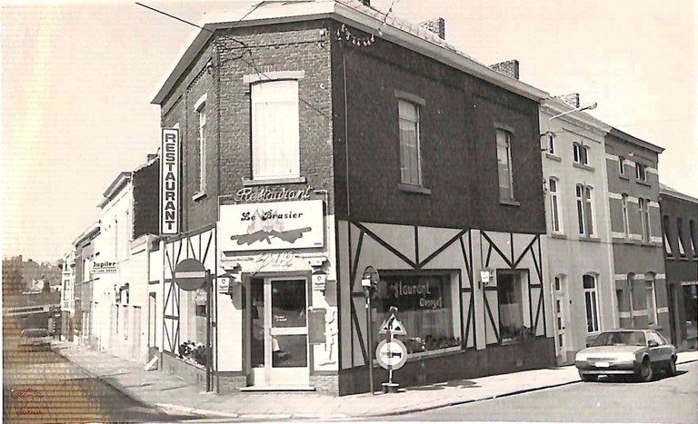 Auvelais : rue de Falisolle façade du restaurant le Brasier