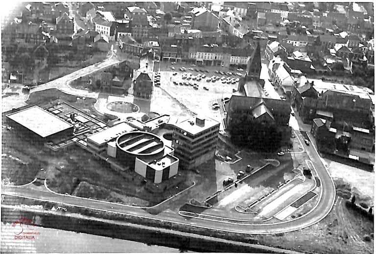Auvelais : vue aérienne de la Grand'Place