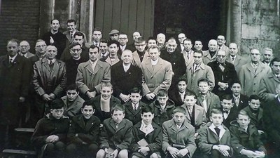 Moignelée : rassemblement devant l'Eglise